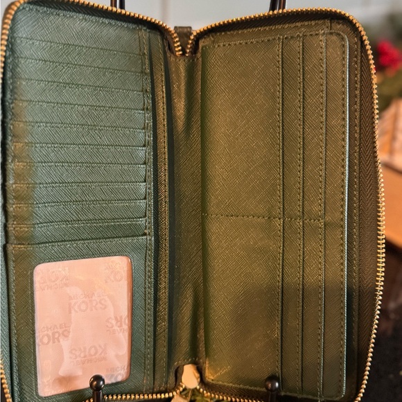 Michael Kors Jet Set Travel Continental Wallet - Ivy Green - Picture 4 of 6